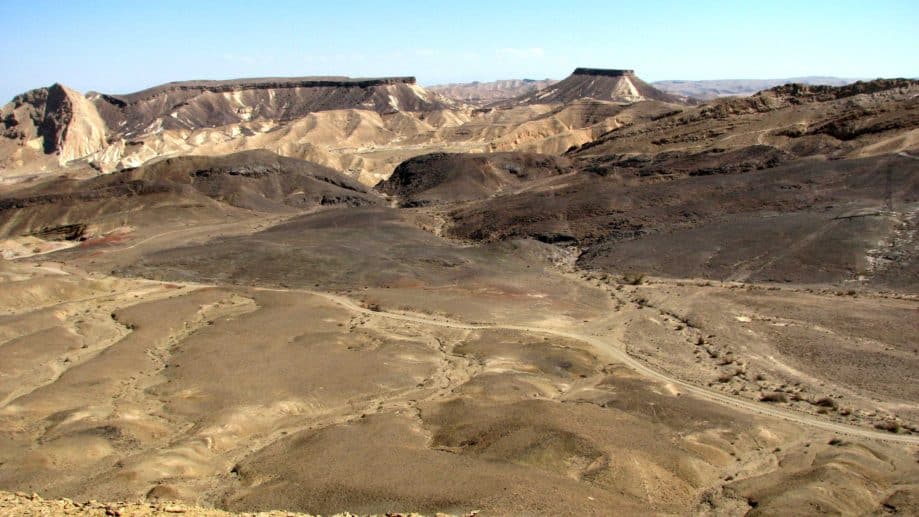 מכתש רמון - Mitzpe Ramon Crater Jeep Tours Negev Israel Guided tours ...